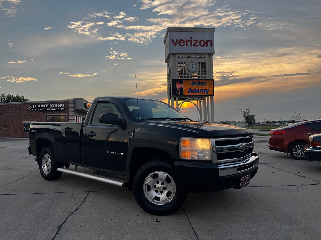 2011 Chevrolet Silverado 1500 Image 2