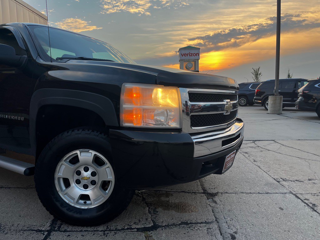 2011 Chevrolet Silverado 1500 Image 3