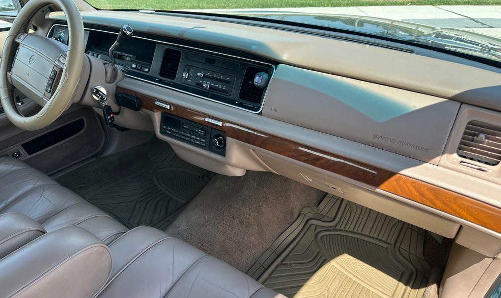 1993 Mercury Grand Marquis Image 9
