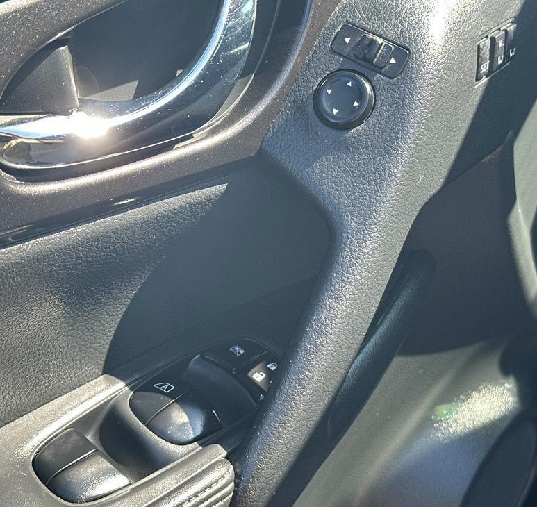 2020 Nissan Rogue Image 15