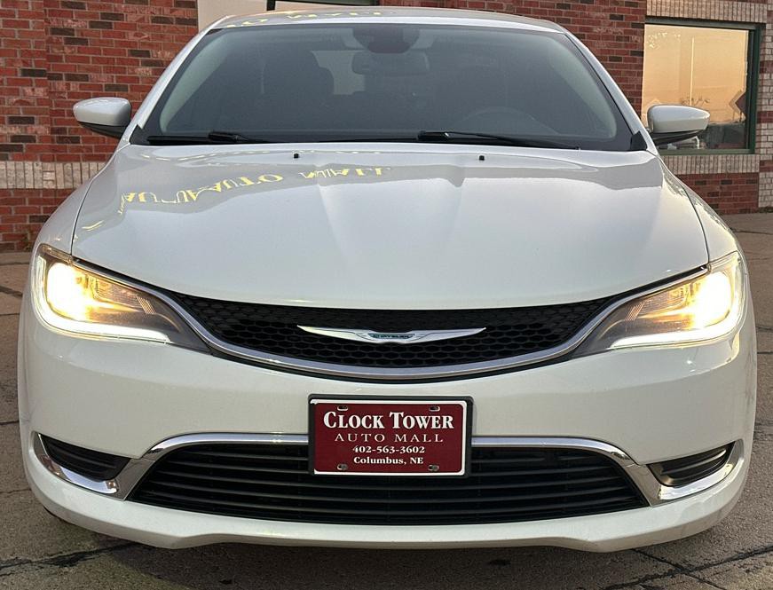 2015 Chrysler 200 Image 4