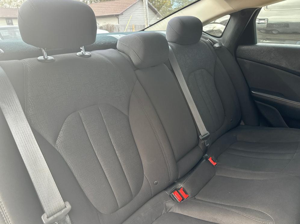 2015 Chrysler 200 Image 13