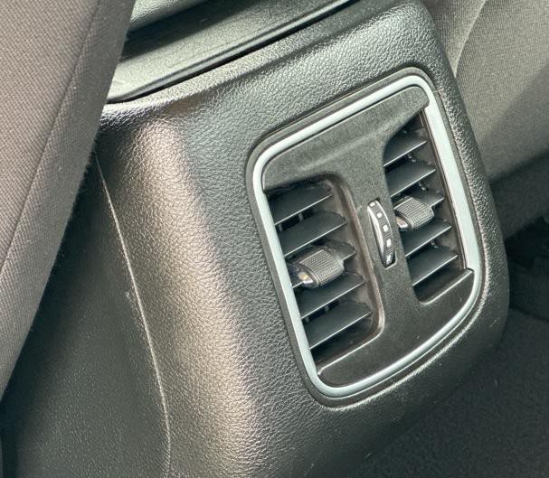 2015 Chrysler 200 Image 16