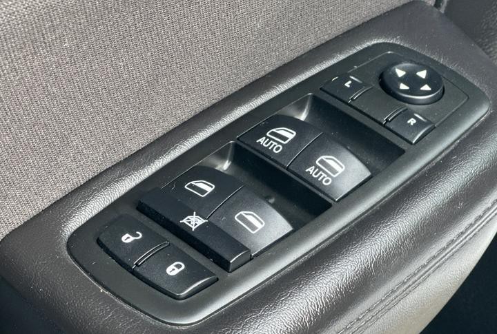 2015 Chrysler 200 Image 18