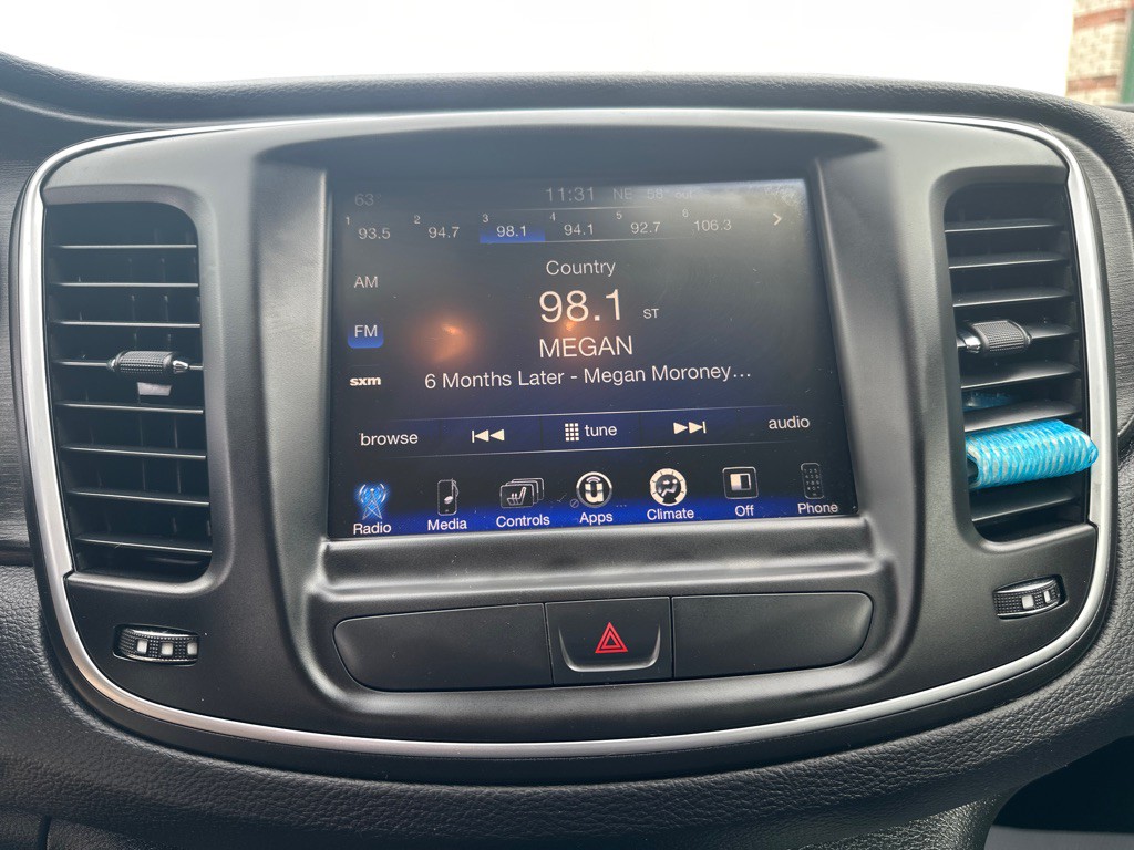 2015 Chrysler 200 Image 22