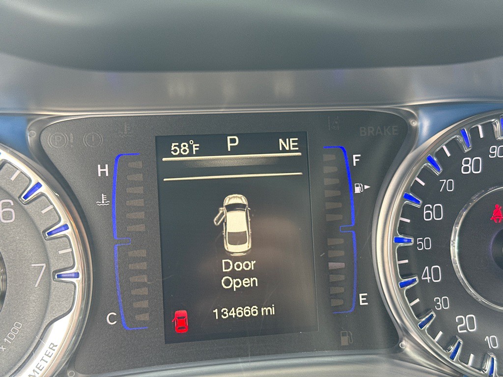 2015 Chrysler 200 Image 26