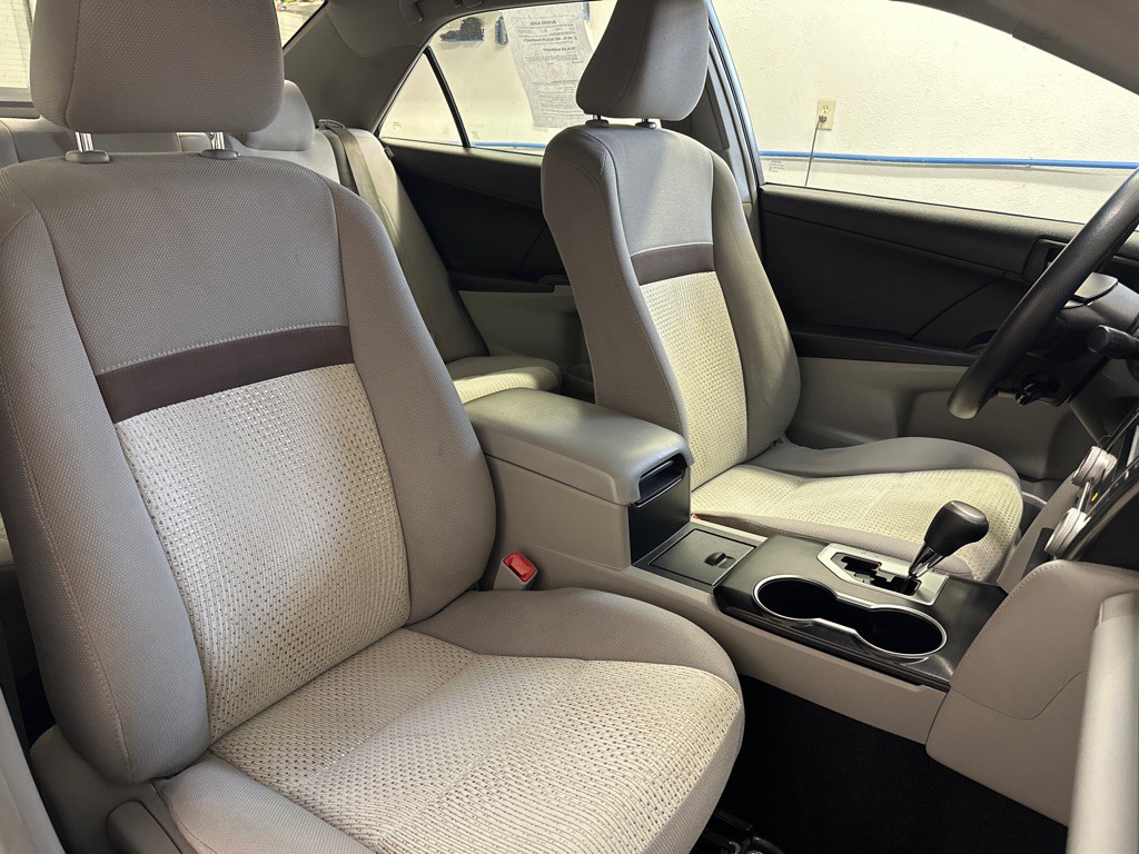 2012 Toyota Camry Image 9