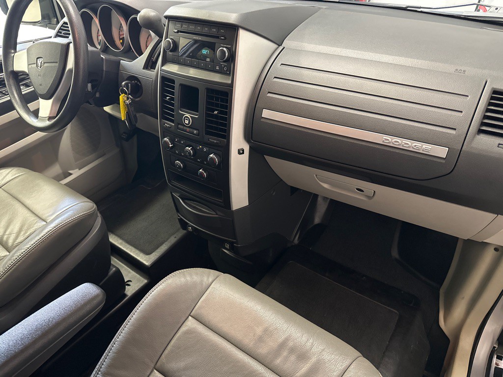 2010 Dodge Grand Caravan Image 8