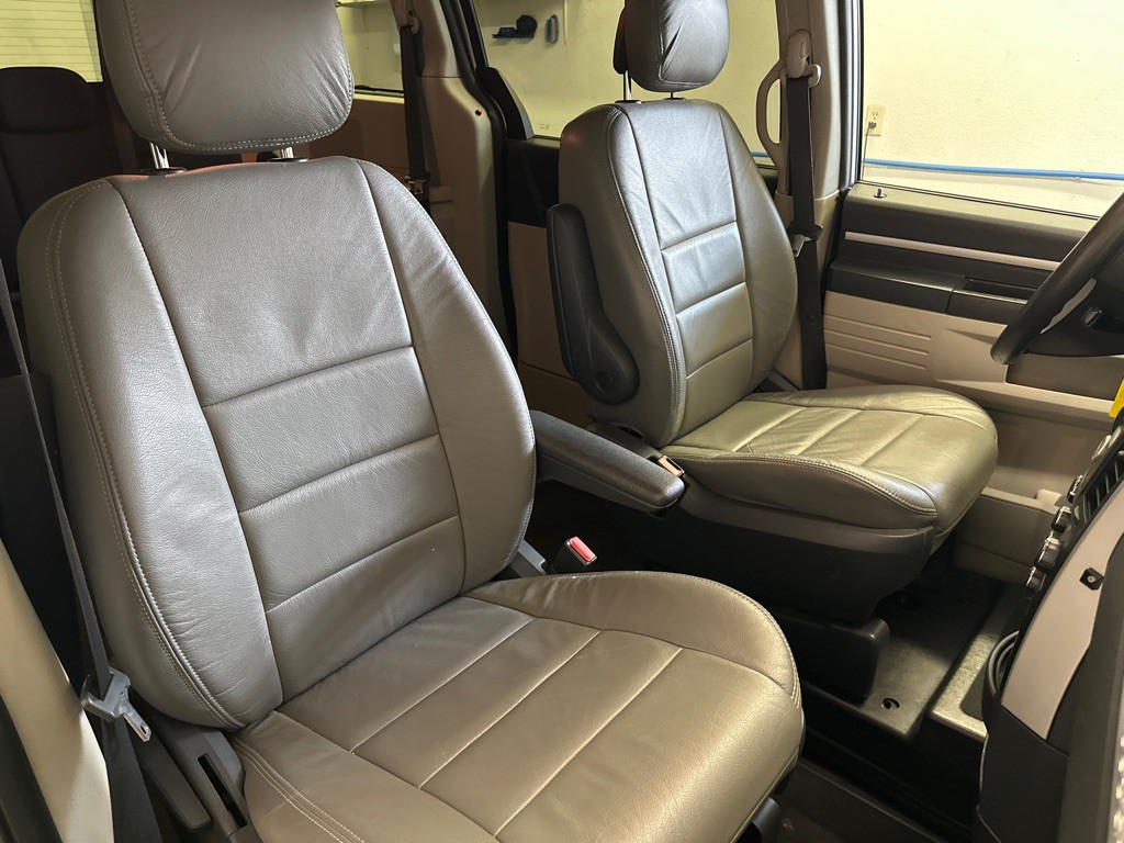 2010 Dodge Grand Caravan Image 9