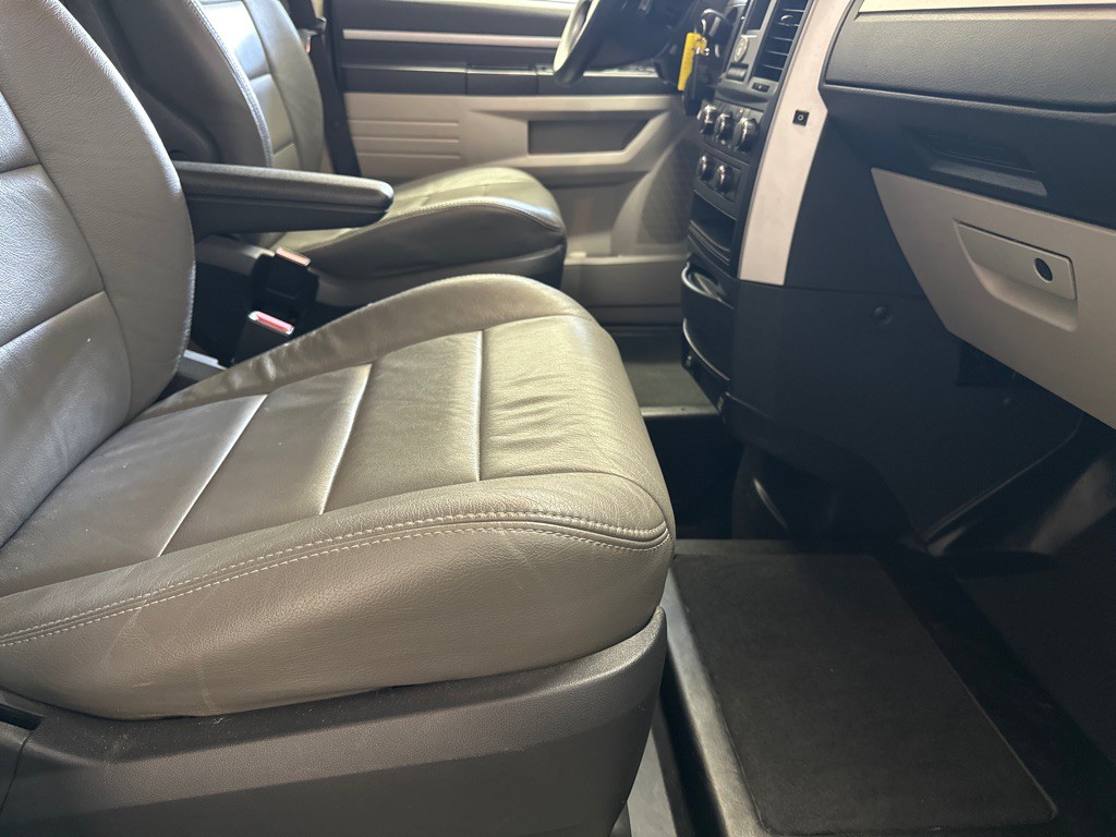 2010 Dodge Grand Caravan Image 10