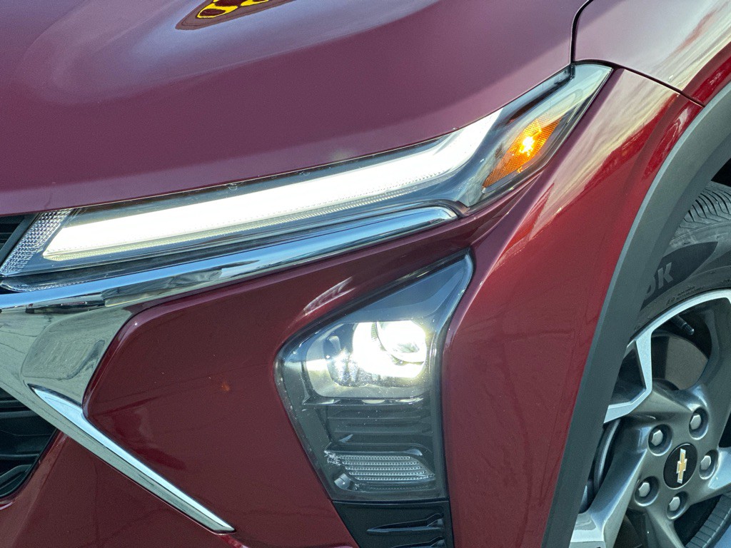 2025 Chevrolet Trax Image 2