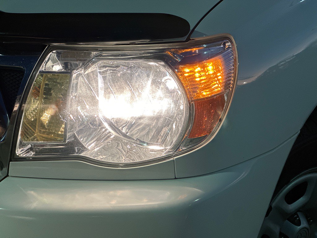 2010 Toyota Tacoma Image 2