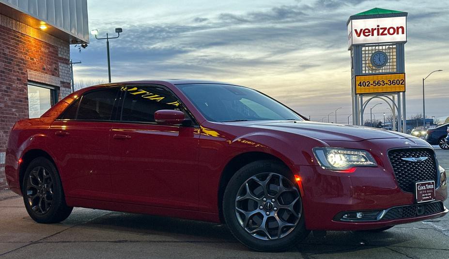 2017 Chrysler 300 Image 5