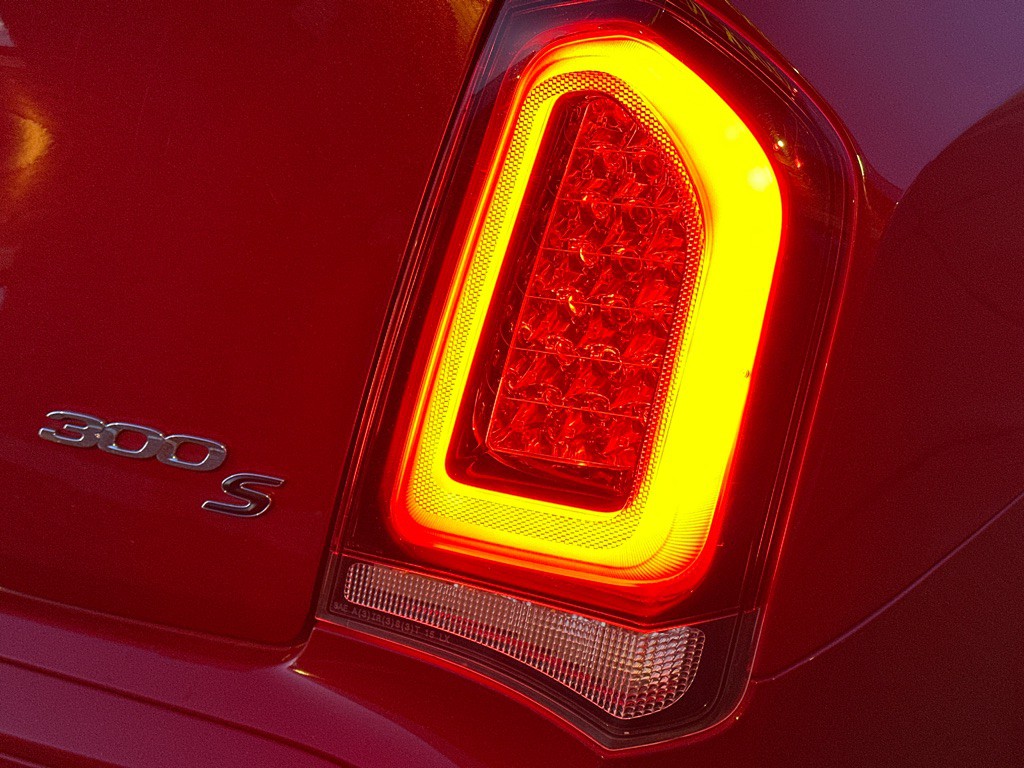 2017 Chrysler 300 Image 6