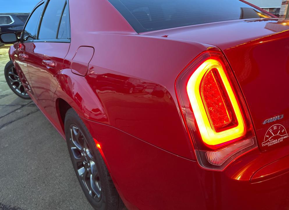 2017 Chrysler 300 Image 8