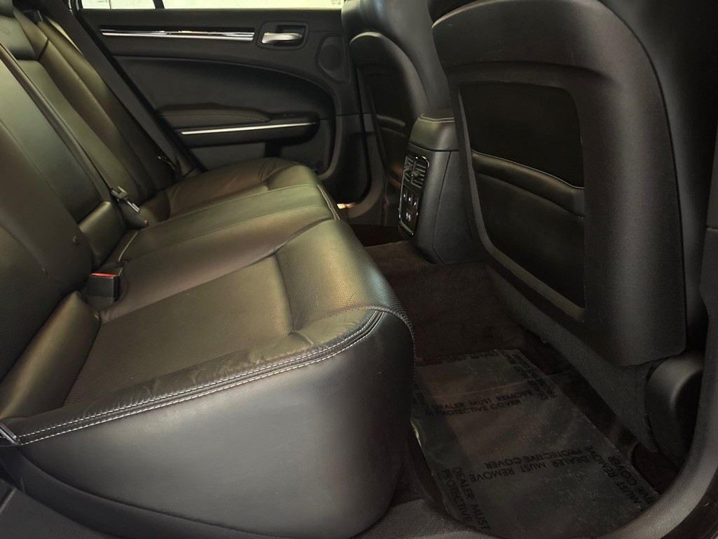 2017 Chrysler 300 Image 14