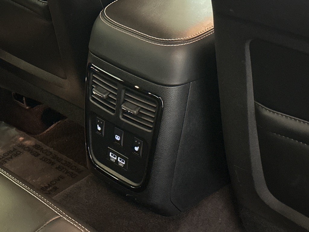 2017 Chrysler 300 Image 15