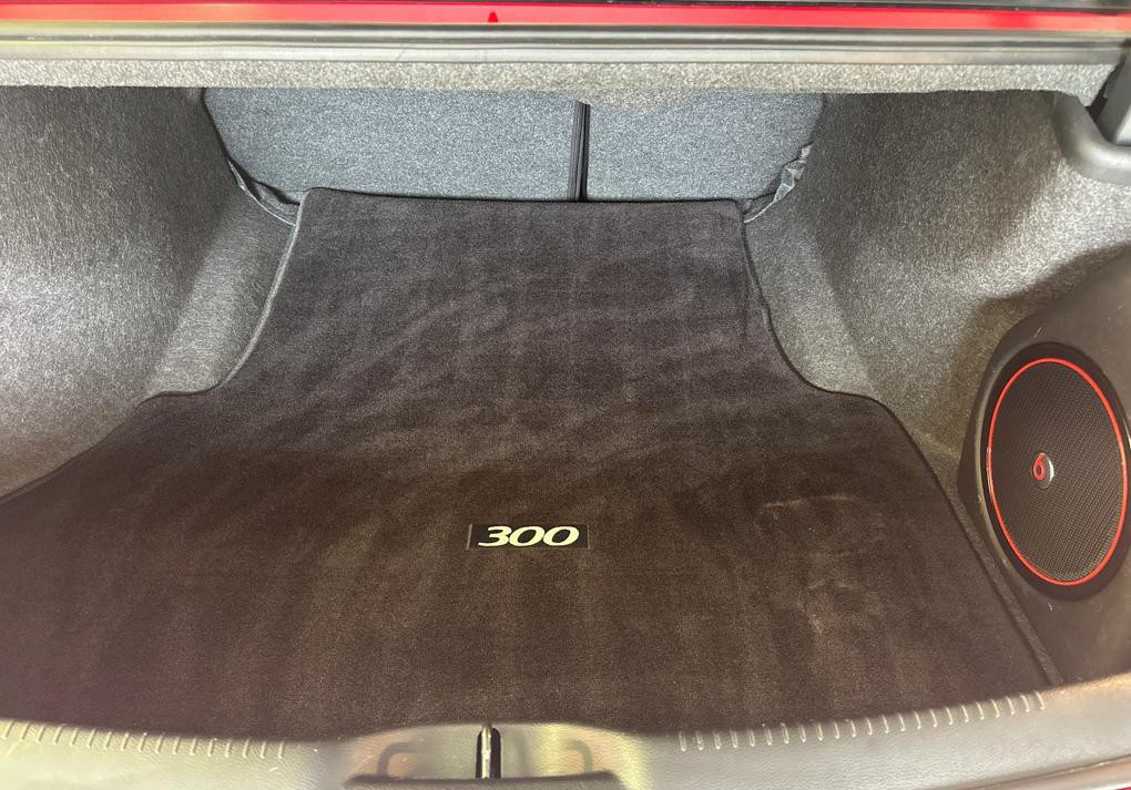 2017 Chrysler 300 Image 16