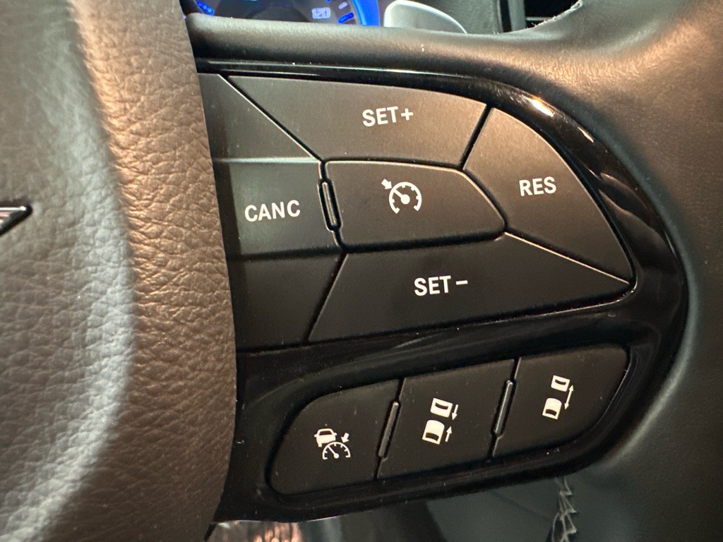 2017 Chrysler 300 Image 24