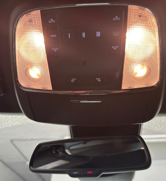 2017 Chrysler 300 Image 29