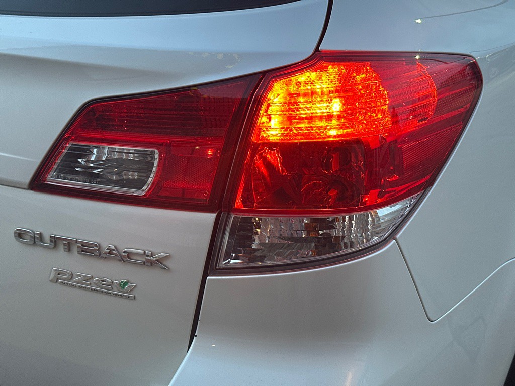 2014 Subaru Outback Image 6