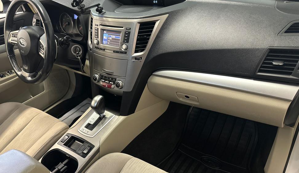 2014 Subaru Outback Image 10