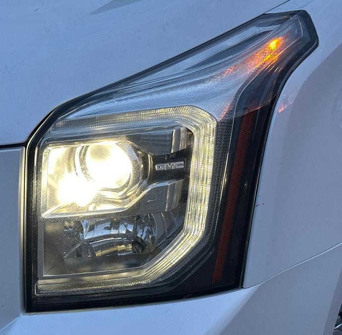 2017 GMC Yukon Image 2