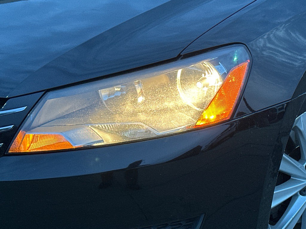 2013 Volkswagen Passat Image 2