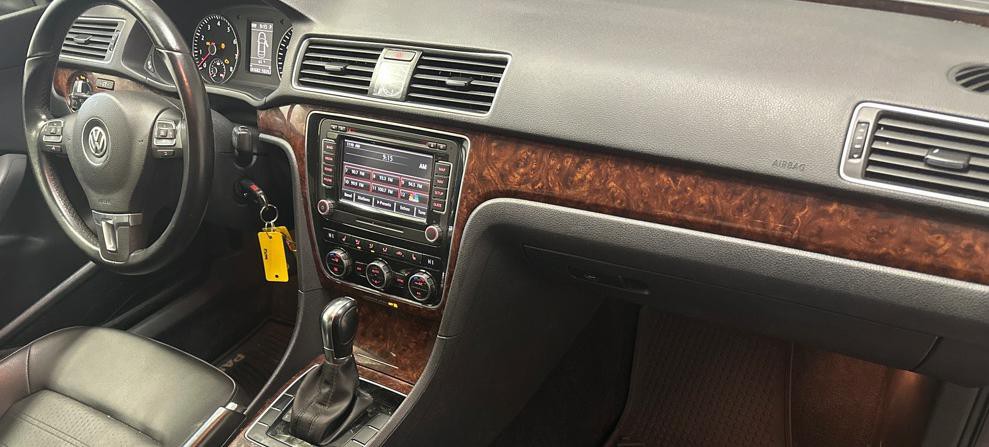 2013 Volkswagen Passat Image 8