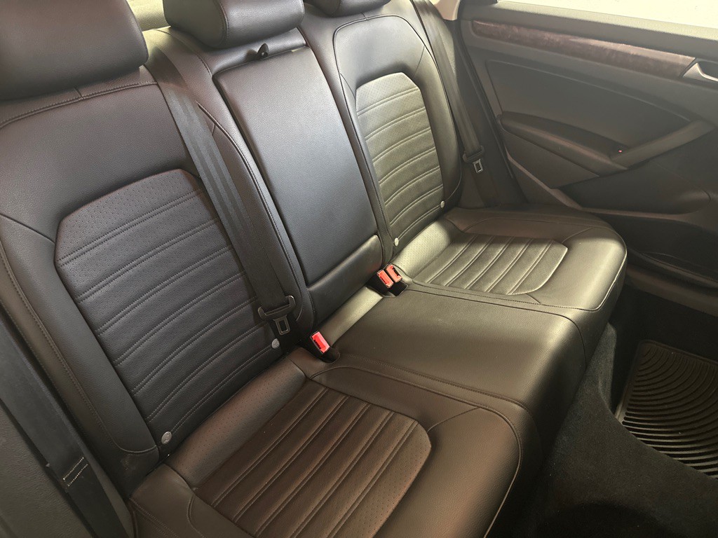 2013 Volkswagen Passat Image 11