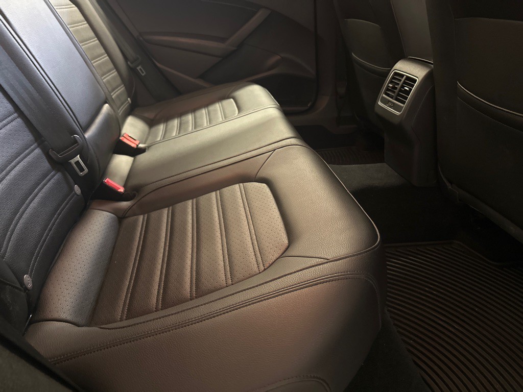 2013 Volkswagen Passat Image 12