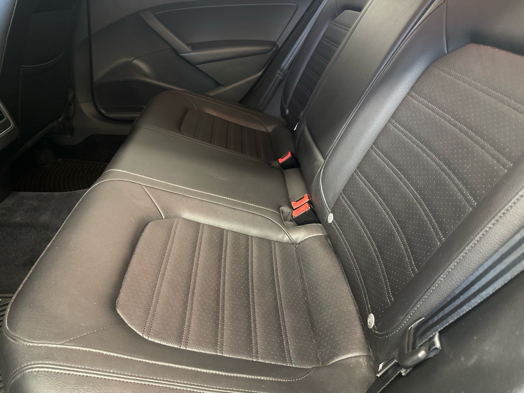 2013 Volkswagen Passat Image 14