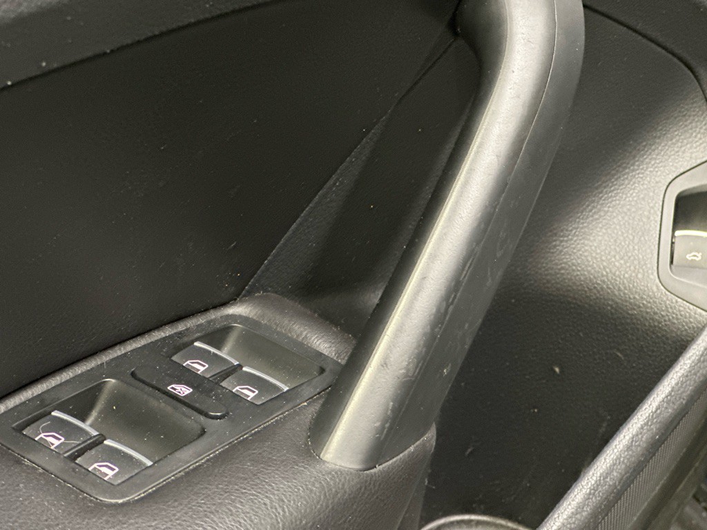 2013 Volkswagen Passat Image 16