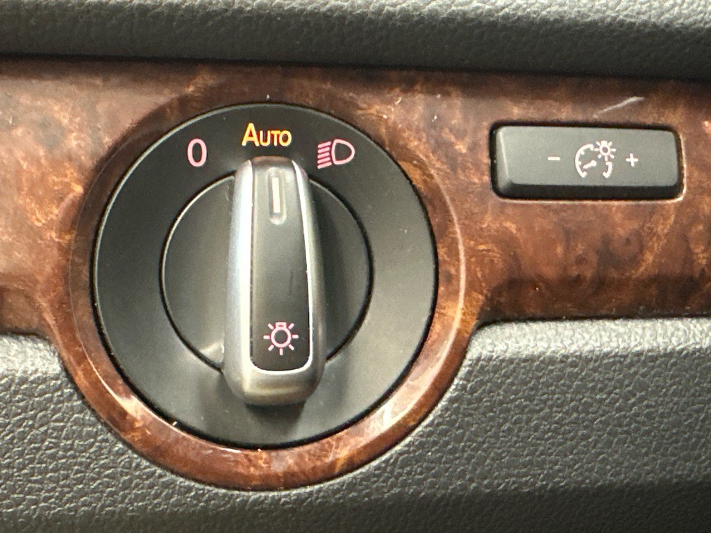 2013 Volkswagen Passat Image 17