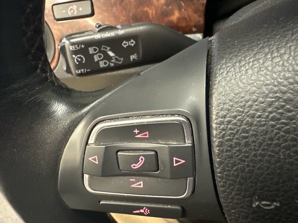 2013 Volkswagen Passat Image 18