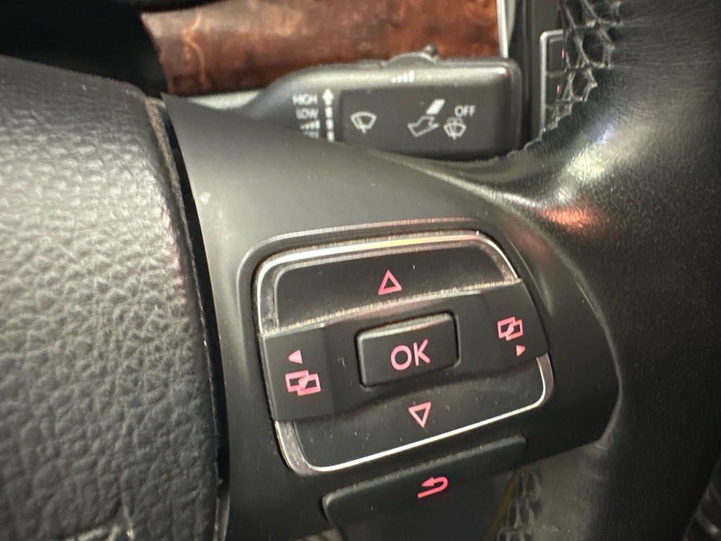 2013 Volkswagen Passat Image 19