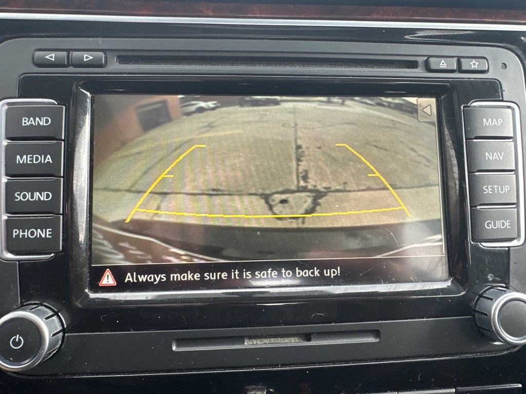 2013 Volkswagen Passat Image 21