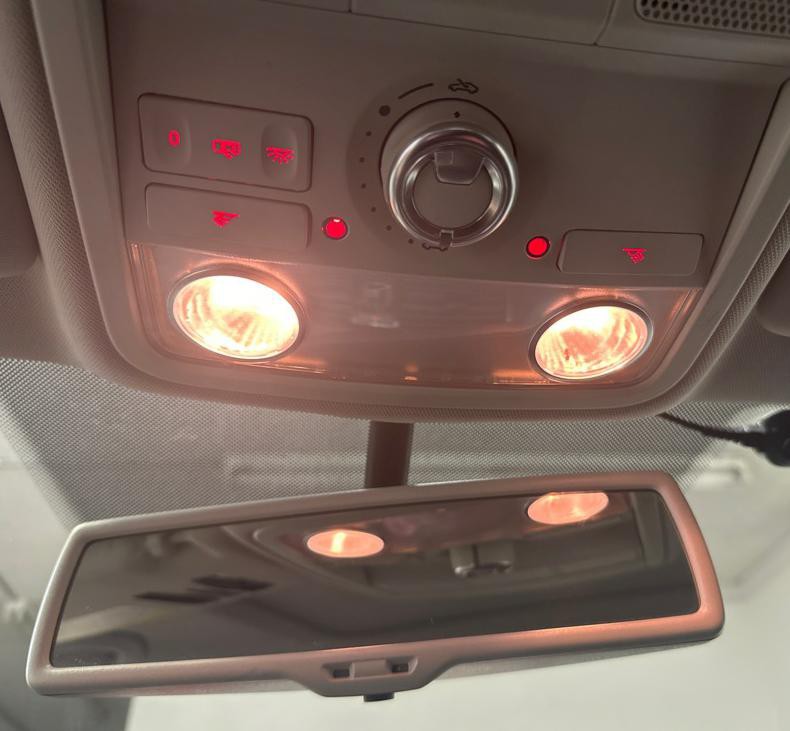 2013 Volkswagen Passat Image 22