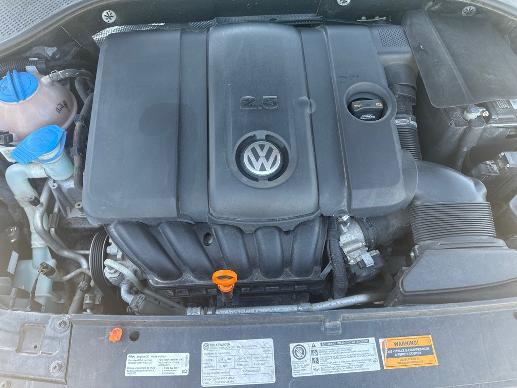 2013 Volkswagen Passat Image 29
