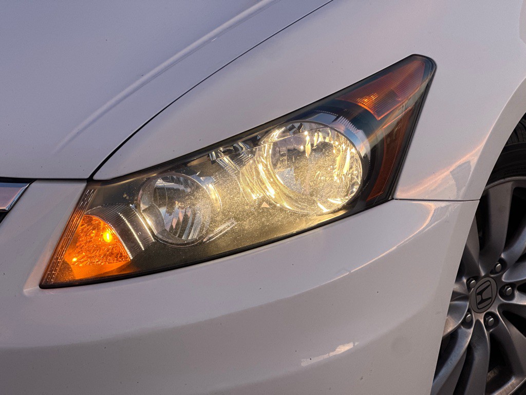 2011 Honda Accord Image 2