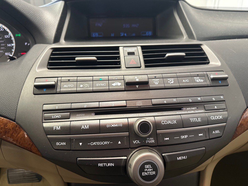 2011 Honda Accord Image 24