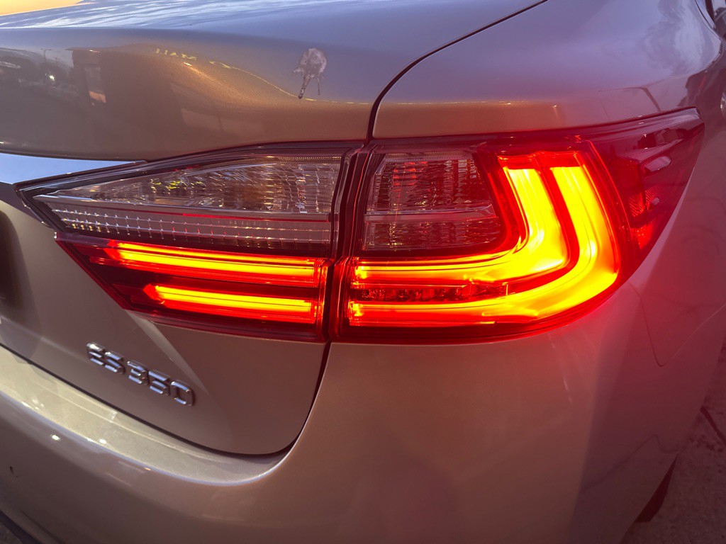 2018 Lexus ES Image 7
