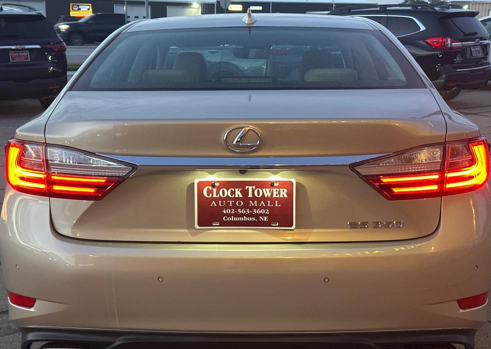 2018 Lexus ES Image 8