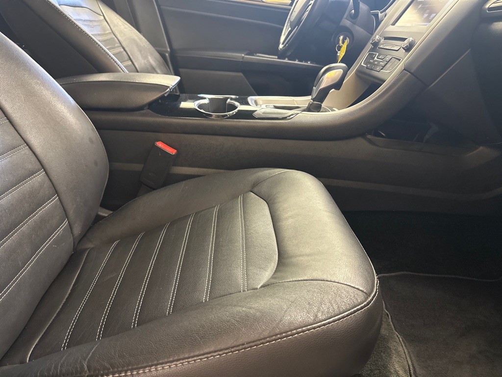 2016 Ford Fusion Image 14