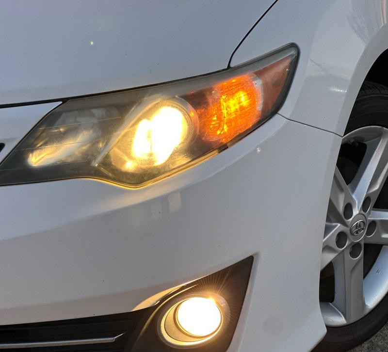 2013 Toyota Camry Image 2