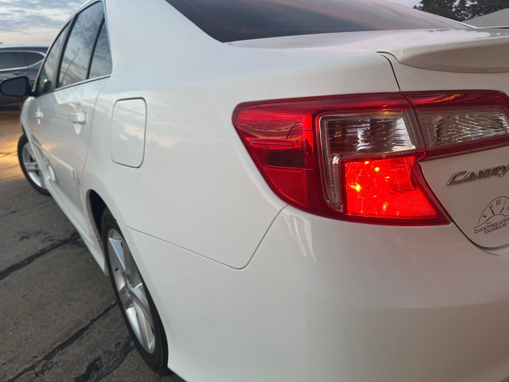 2013 Toyota Camry Image 8