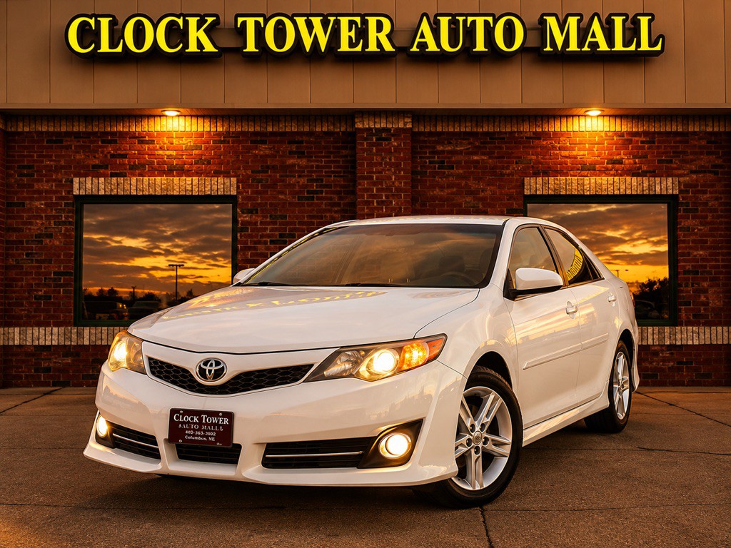 2013 Toyota Camry Image 1
