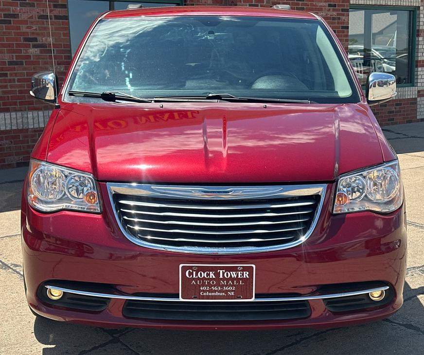2015 Chrysler Town & Country Image 4