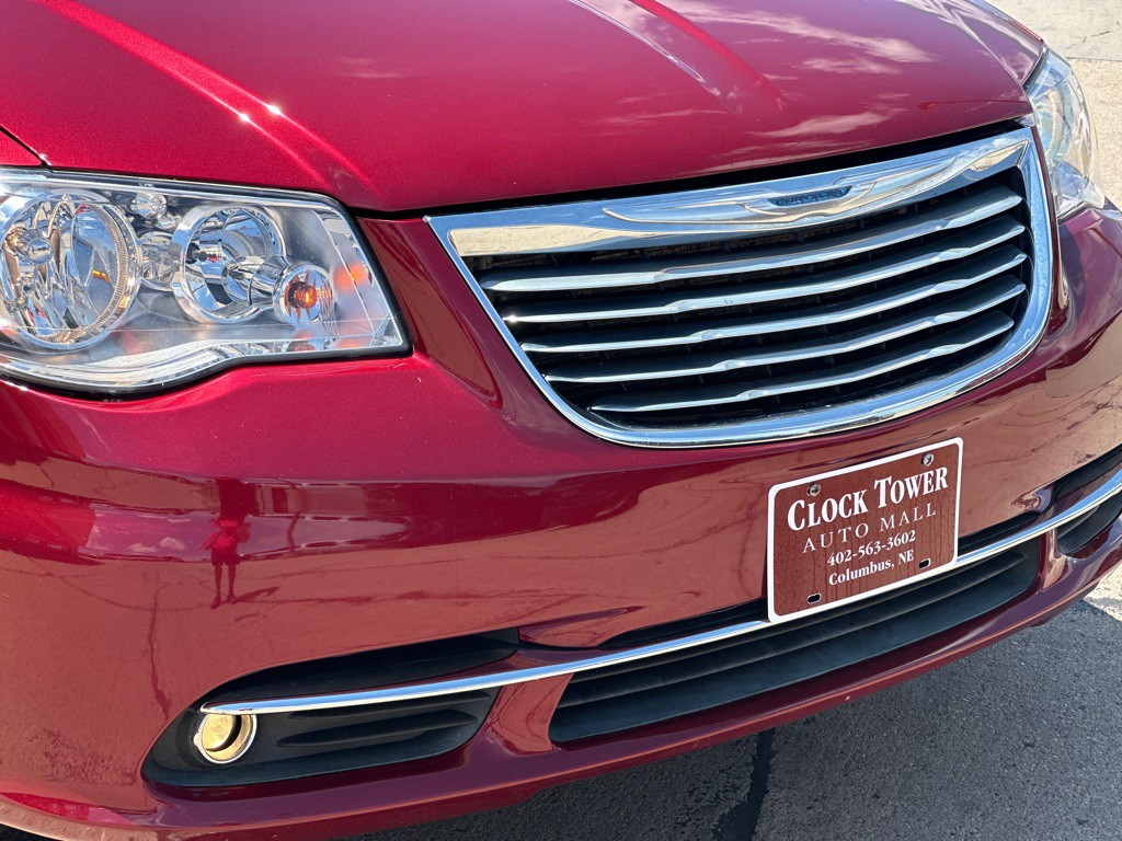 2015 Chrysler Town & Country Image 5