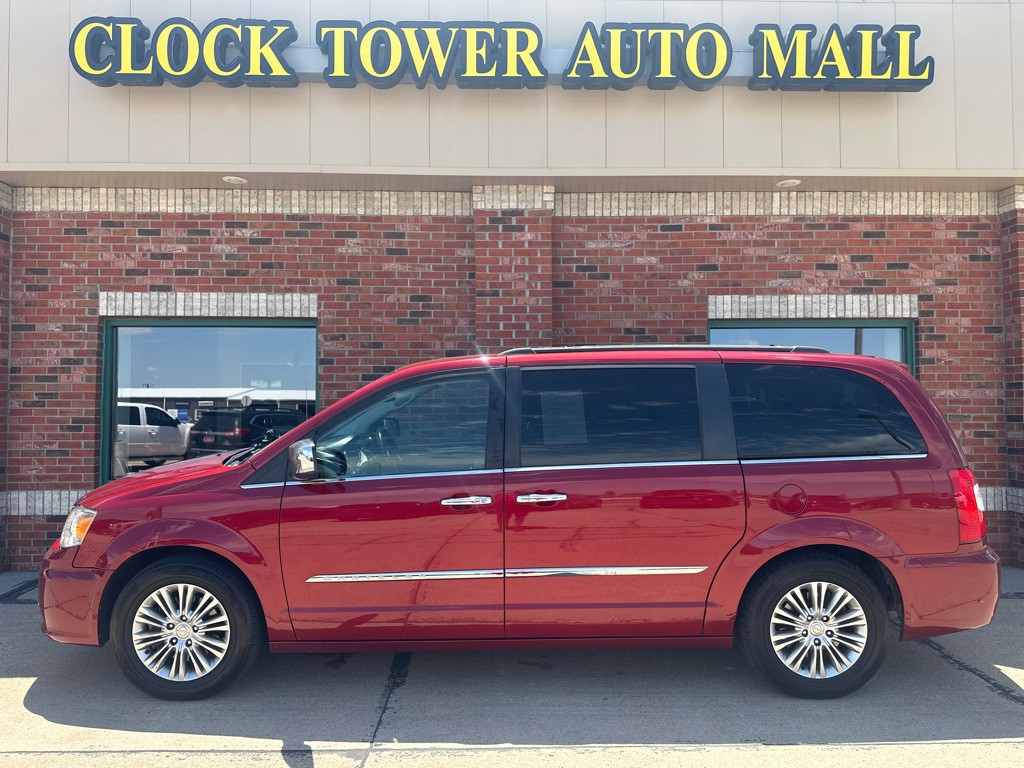 2015 Chrysler Town & Country Image 10